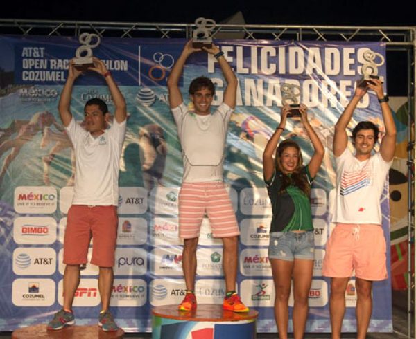 Elisa López podium Triatlón Abierto Cozumel